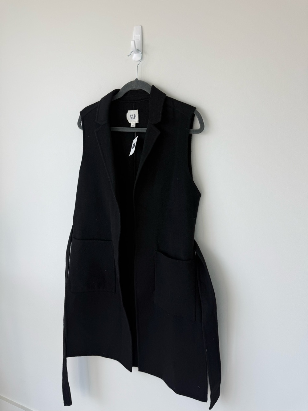 GAP Black Sleeveless Long Tailored Vest
